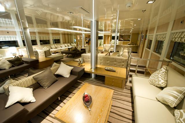 Voyage Boat Lounge